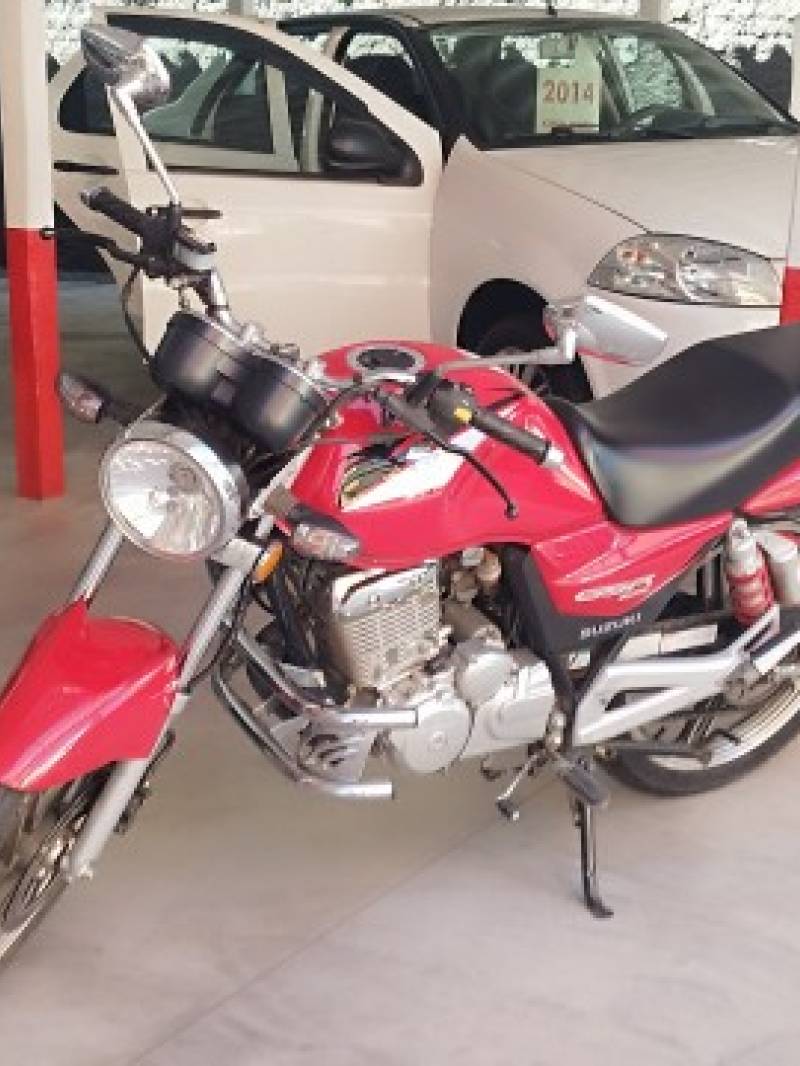 SUZUKI - GSR - 2015/2016 - Vermelha - R$ 11.900,00