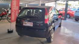 FORD - FIESTA - 2004/2004 - Preta - R$ 24.900,00