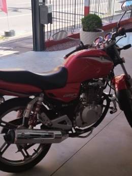 SUZUKI - GSR - 2015/2016 - Vermelha - R$ 11.900,00