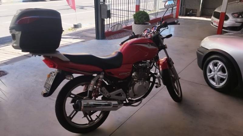 SUZUKI - GSR - 2015/2016 - Vermelha - R$ 11.900,00