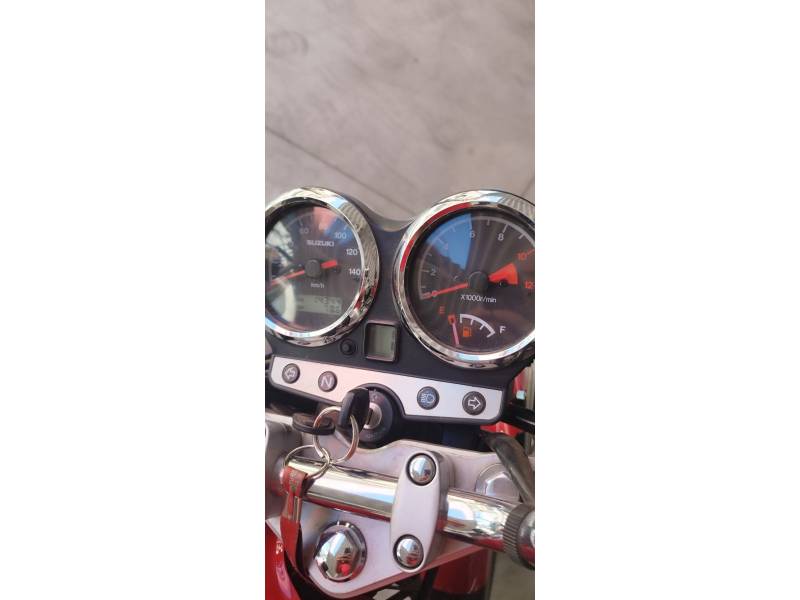 SUZUKI - GSR - 2015/2016 - Vermelha - R$ 11.900,00